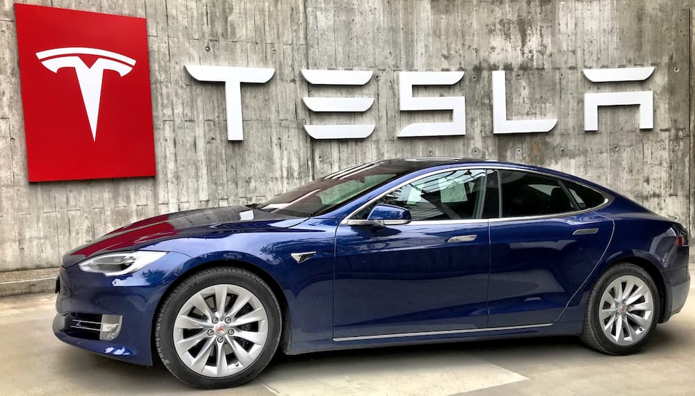 Does Tesla pay dividends in 2023